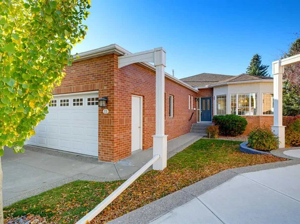 11 NE Prominence Point SW, Calgary, AB T3H 3E8