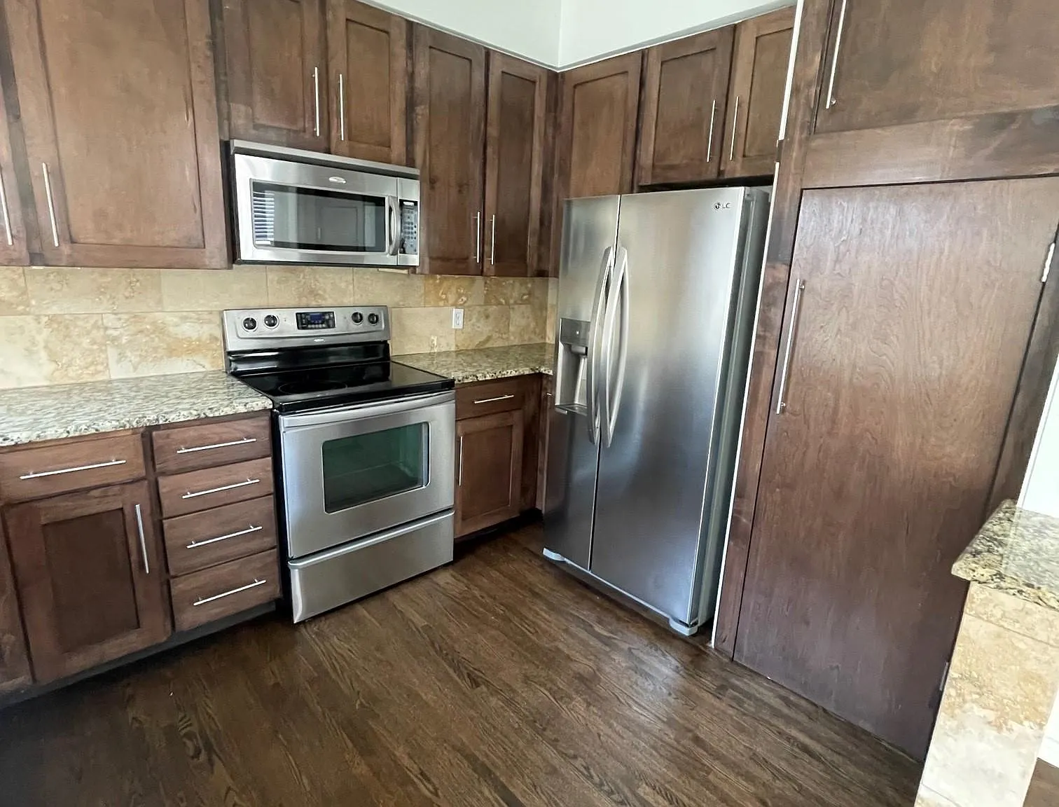 2 bed, 2.5 bath, 1700 sqft, $2,975 — Photo 4