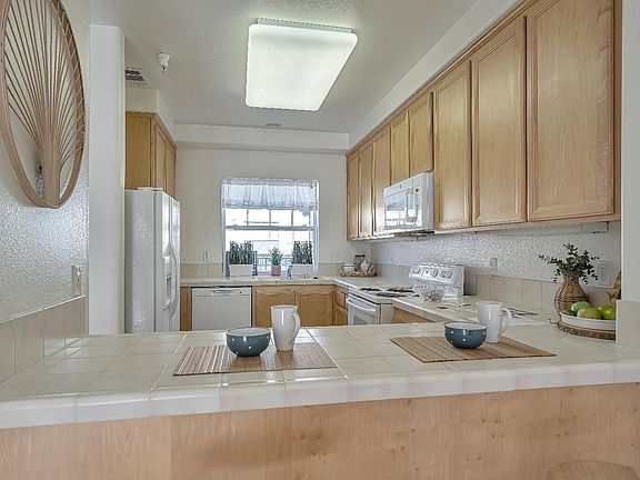 4th image of 1587 S Novato Boulevard #303