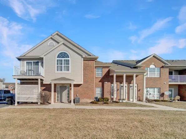28224 S Pointe Ln, Chesterfield, MI 48051