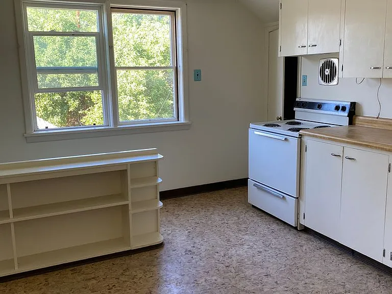 410 South Ave E — Photo 1