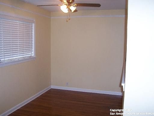 4th image of 403 BASSWOOD DR