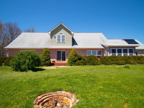 212 Weddle Ln SE, Floyd, VA 24091