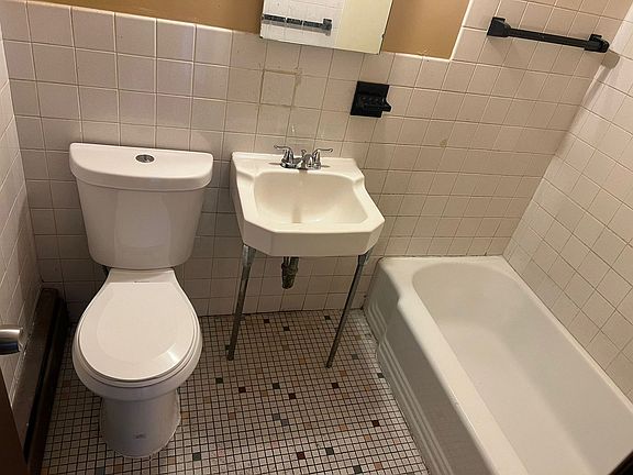 2nd image of 16818 Grovewood Ave #11