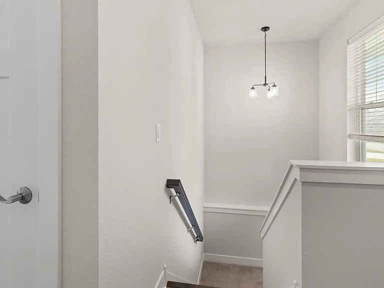 W218N16046 Tiger Lily Dr — Photo 4