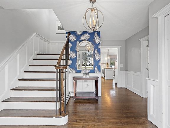 3rd image of 25 Howe St