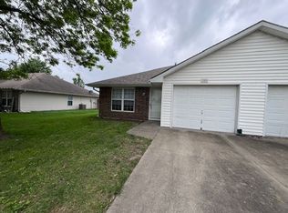 200-202 NW Parker Dr, Grain Valley, MO 64029