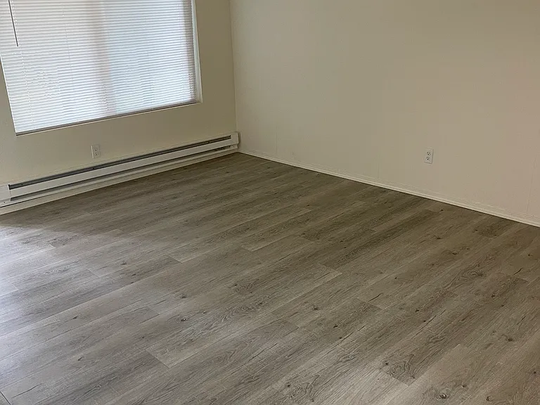 9421 Avondale Rd NE #13 — Photo 2
