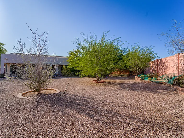 2123 W Maldonado Rd — Photo 41