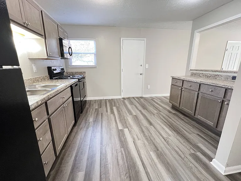 Revere Village Apartments — Photo 94