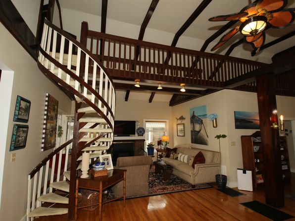 196 Park Pl, Arnolds Park, IA 51331