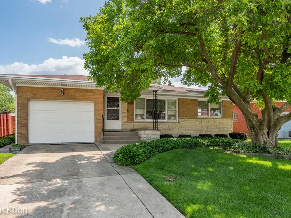 909 Worcester Ave, Westchester, IL 60154