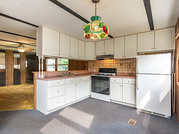 2nd image of 8 South Dewberry Lane
