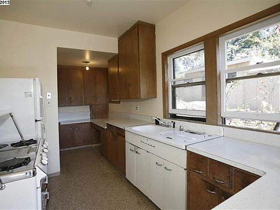 4th image of 4225 Gregory St