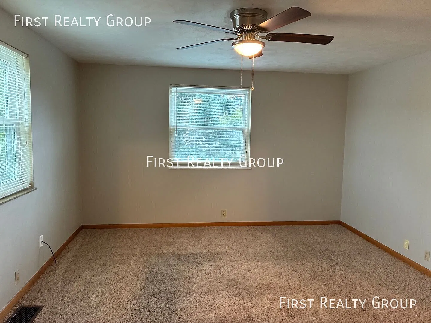 2 Bedroom Upstairs Apartment For Rent, Move In Ready! — Photo 3