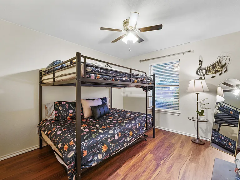 1001 Ridgecrest Dr — Photo 14
