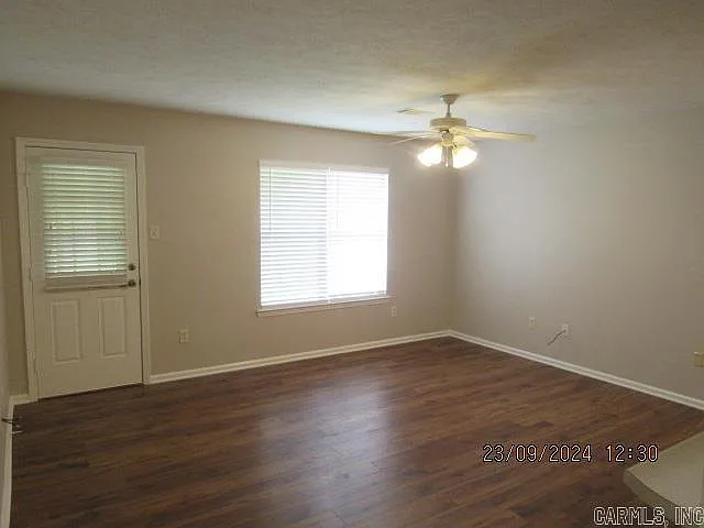 4555 Graham Dr — Photo 2
