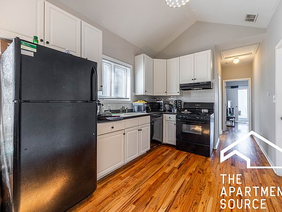 5th image of 842 N Wood St APT 3