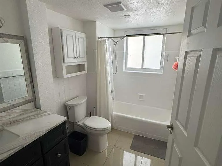 1001 S Riverside Dr #104 — Photo 3