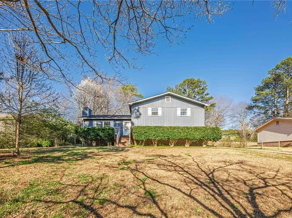 3006 Deshong Dr, Stone Mountain, GA 30087