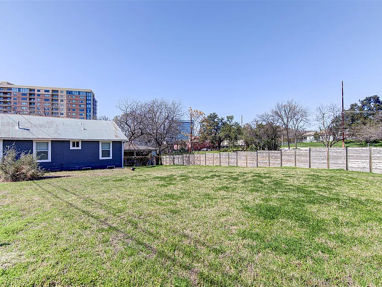 912 Catalpa St — Photo 15