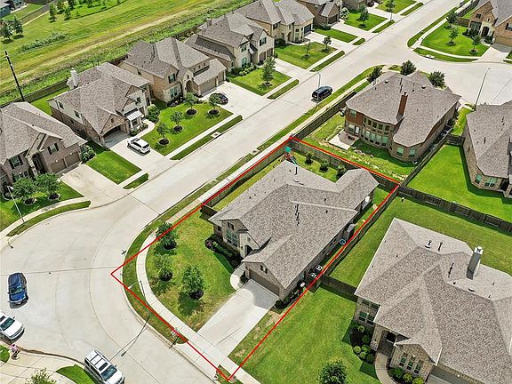 3rd image of 31015 Pecan Creek Dr