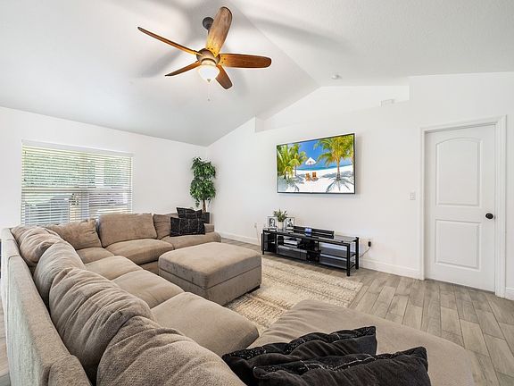 5th image of 1327 Scarlet Oak Cir