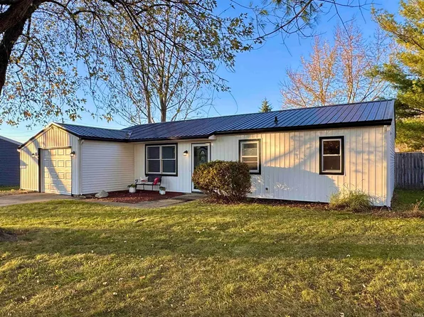 2005 Bowie Ct, Kendallville, IN 46755