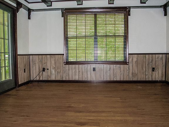 3rd image of 38 Woodland Ct