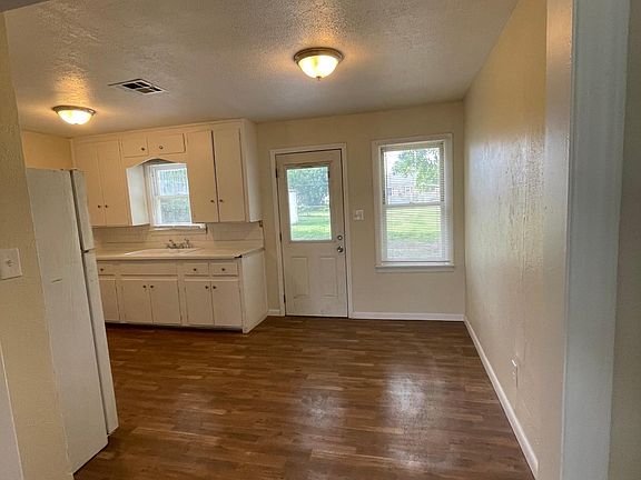 4th image of 4528 SE 19th St