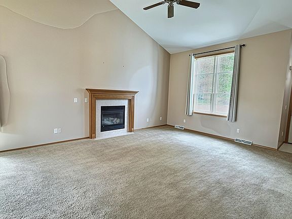 5th image of 2756 Clover St