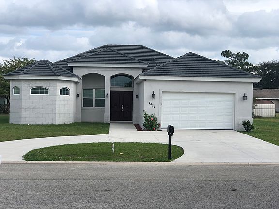 3rd image of 1522 Crestwood Cir W