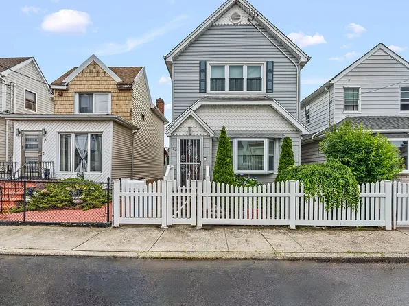 32 Gotham Ave #Pvt, Brooklyn, NY 11229