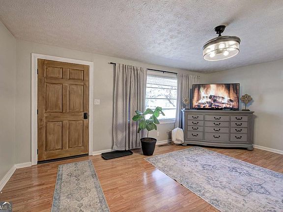 5th image of 33 Carnes Rd