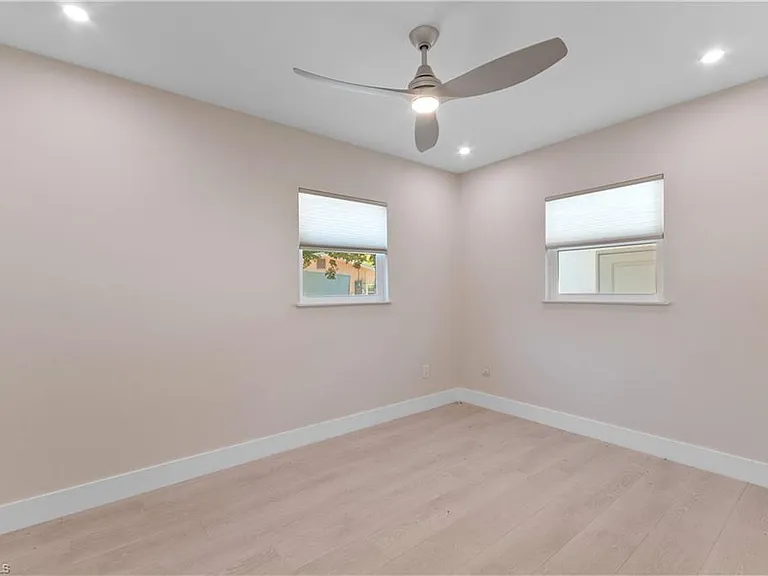 2685 Van Buren Ave — Photo 12