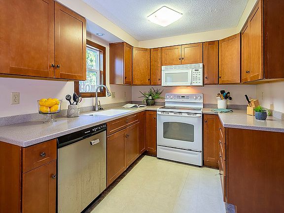 5th image of 40 27th Ave SE #3