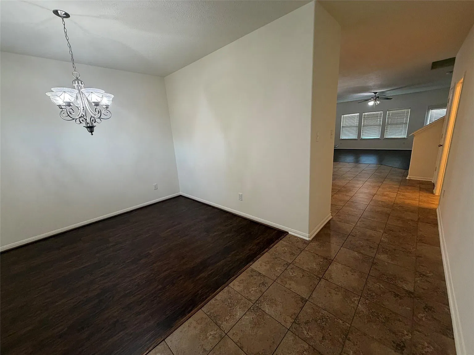 4 bed, 2.5 bath, 2365 sqft, $2,483 — Photo 4