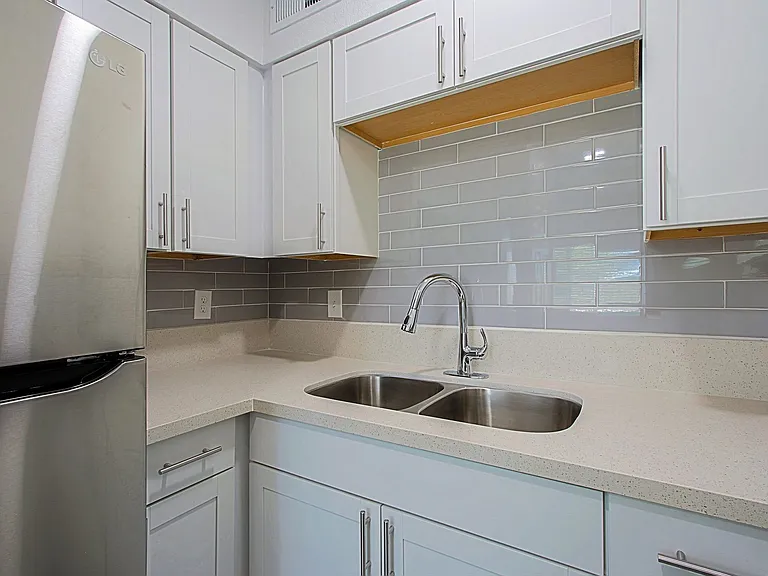 3219 E Earll Dr — Photo 7