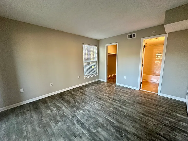 Courtyard West Apartments — Photo 20