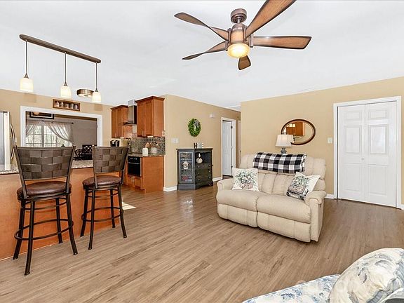 3rd image of 6415 Saddlewood Dr