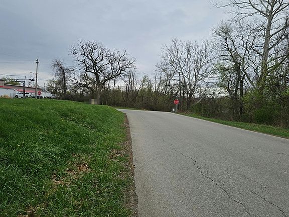 4th image of 262 Elm Rd
