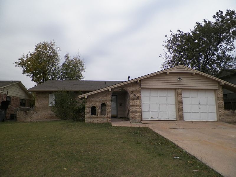 1st image of 348 NW Compass Dr