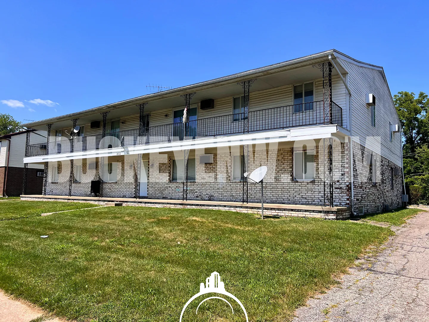 1402 Brooke Park — Photo 1