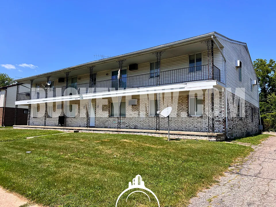 1402 Brooke Park Dr