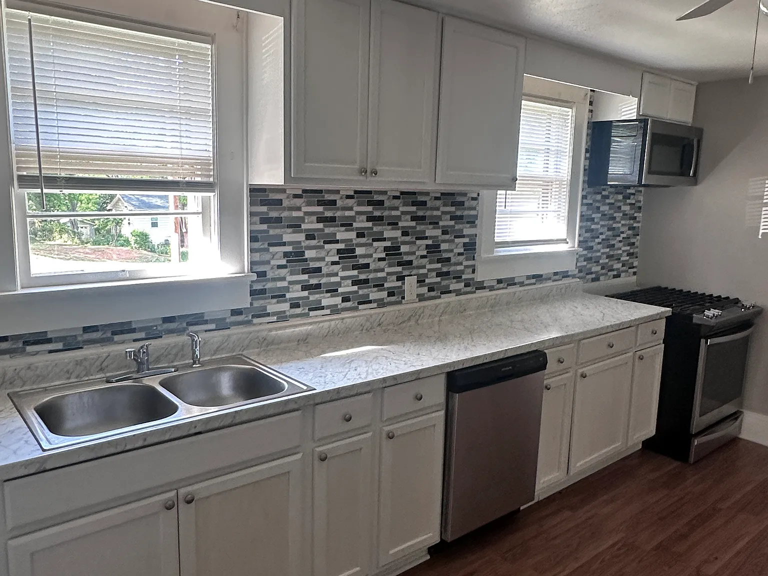3 bed, 1080 sqft, $1,450 — Photo 2