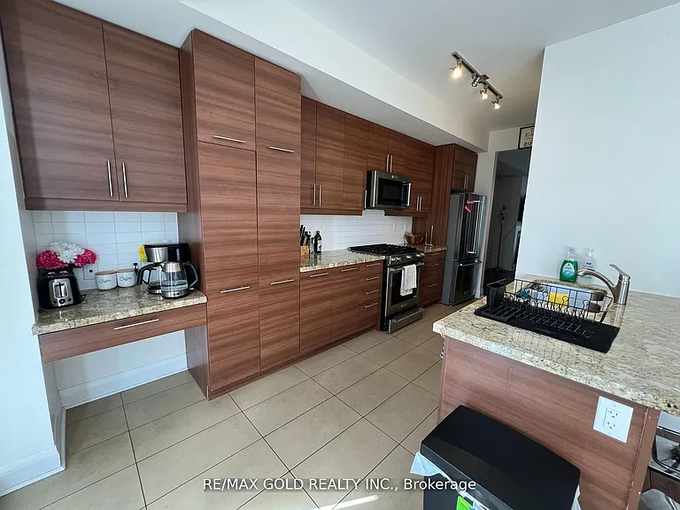 5030 Four Springs Ave — Photo 6
