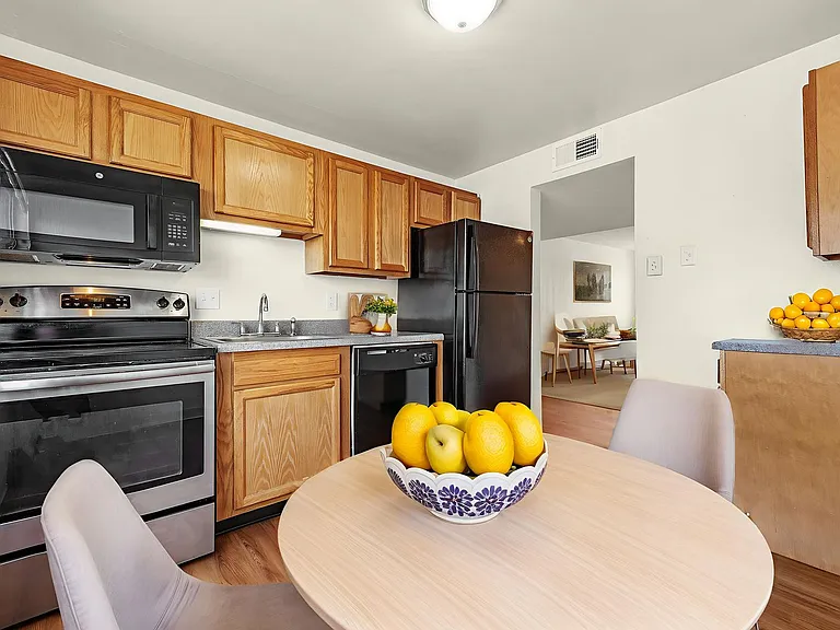 COURTYARD GARDENS APARTMENTS — Photo 25