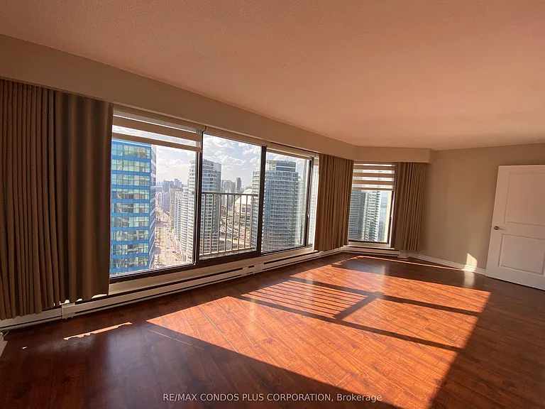55 Harbour Sq #3517 — Photo 20