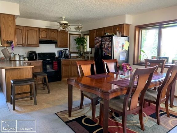 3rd image of 40537 Heatherlea Ct