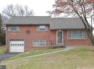2253 Blossom Valley Rd, Lancaster, PA 17601